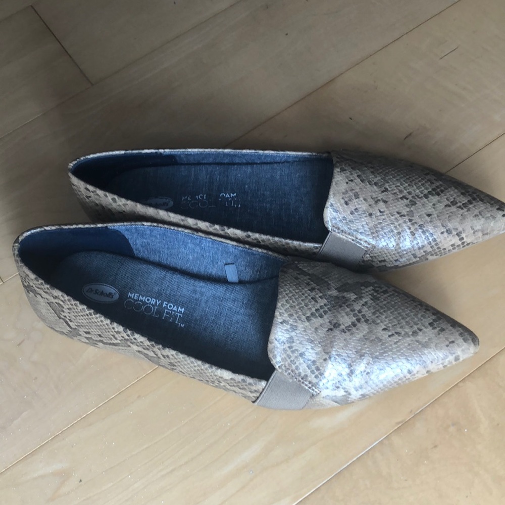 Dr. Scholls Tan snake loafers